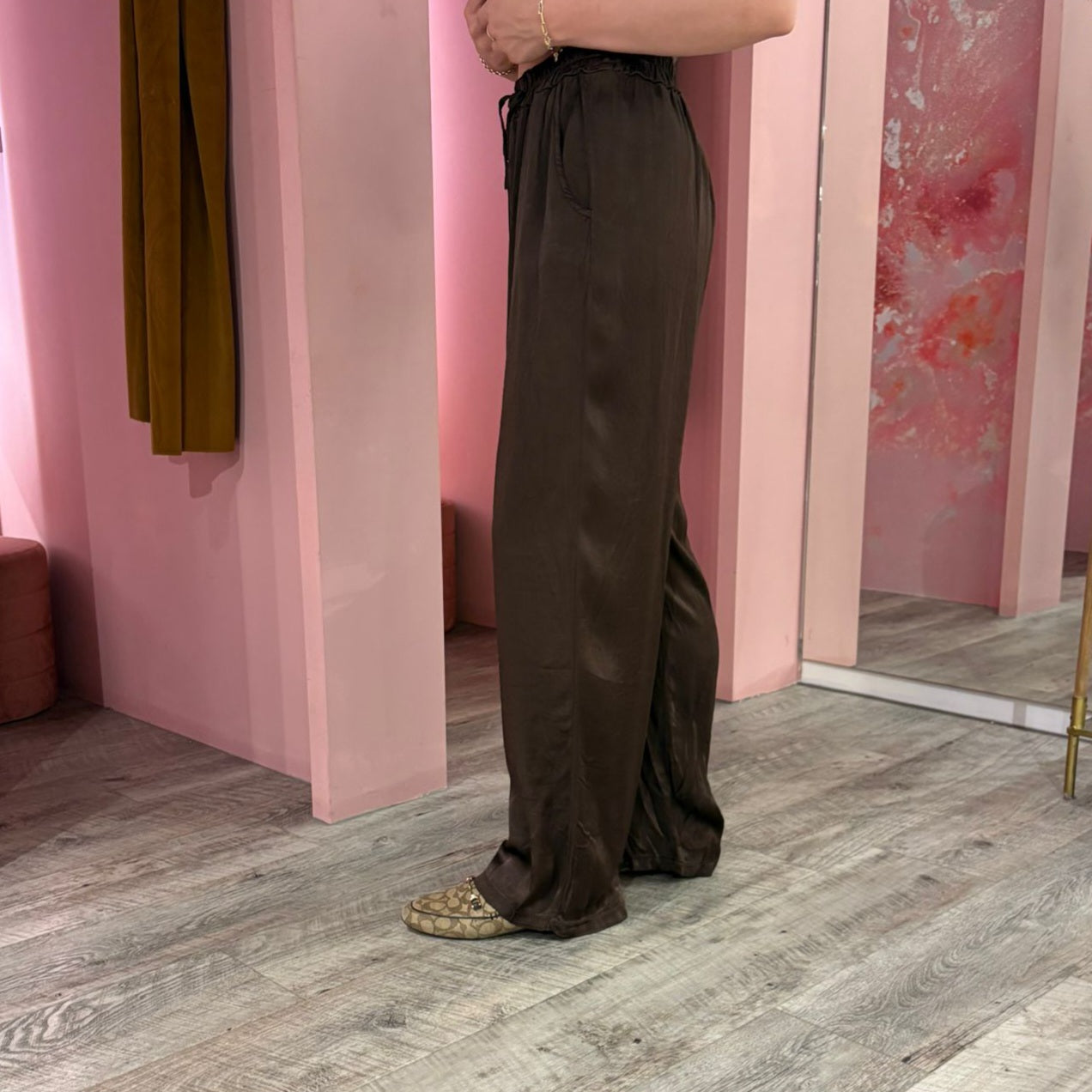 Broek wijd satinlook 21-269 Bruin
