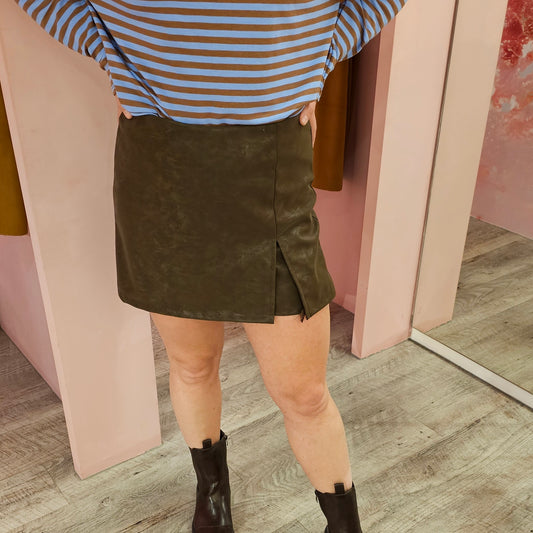 PU smoke skort 18269 Bruin