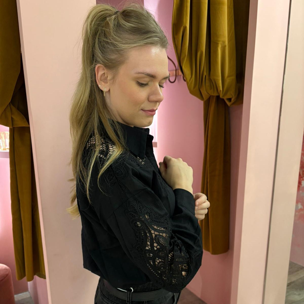 Blouse embroidery 803 Zwart