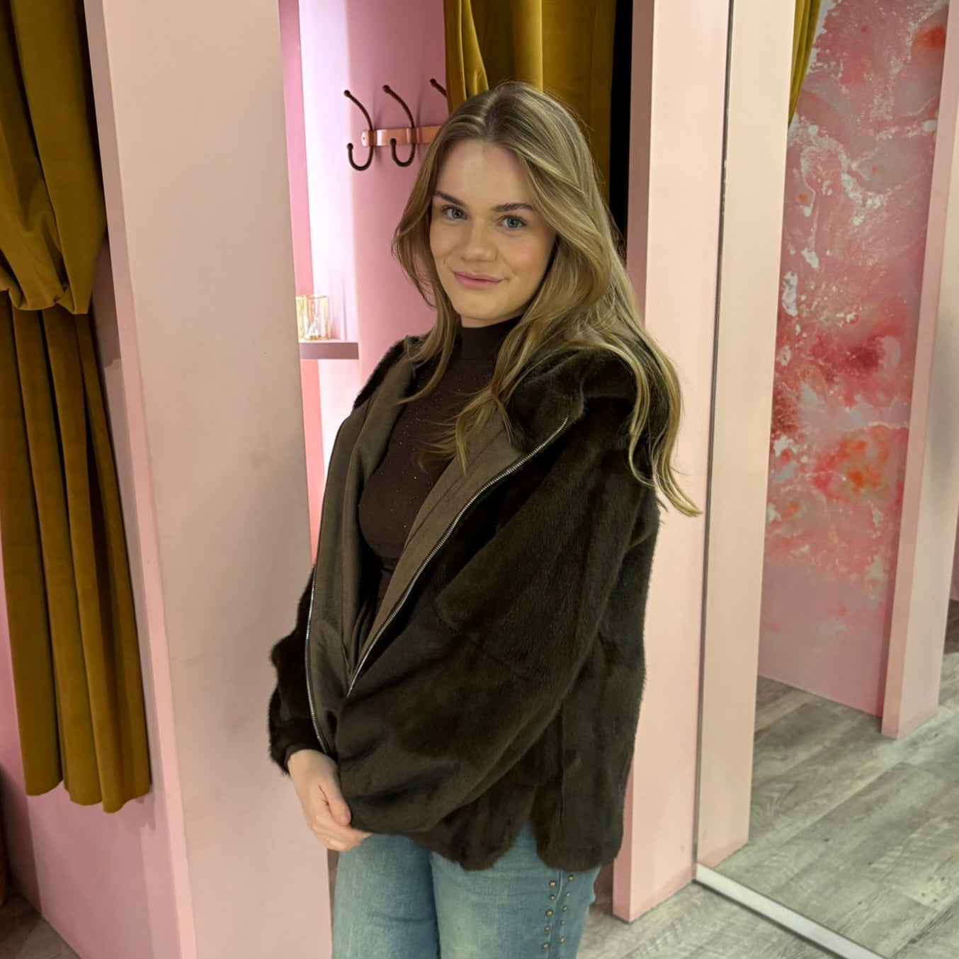 Fake fur capuchon 250125 Bruin