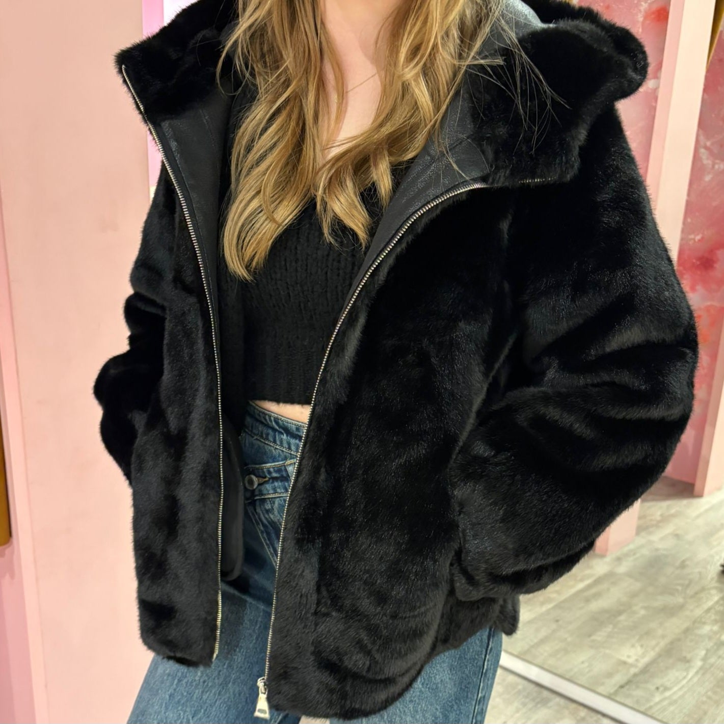Fake fur capuchon 250125 Zwart