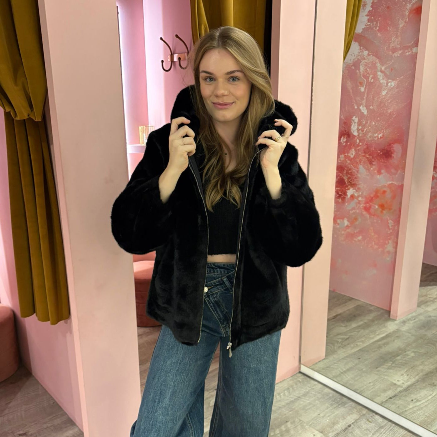 Fake fur capuchon 250125 Zwart